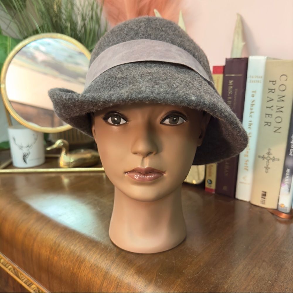 Shihreen grey wool fedora style vintage inspired hat ribbon trim - Picture 3 of 12
